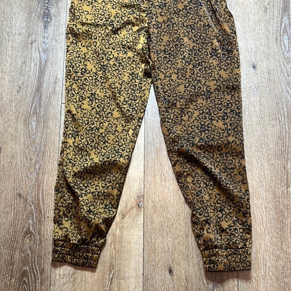 Cupcakes & Cashmere Rey Jogger Pants Size XS - Picture 7 of 10